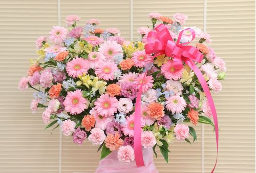 埼玉ふじみ野の花屋「フラワーショップ花のん」がハートスタンド花を納品しました！